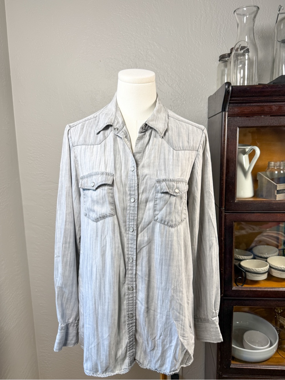 Foxcroft Gray Tencel Lyocell Western Snap Button Shirt Chambray Size 8